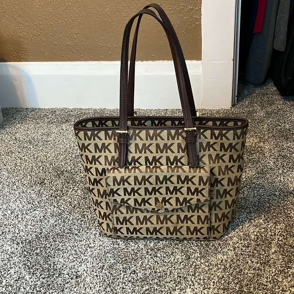 Michael Kors purse - Picture 1 of 8